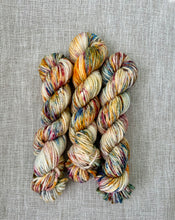 Load image into Gallery viewer, Dried Flowers- Bulky yarn
